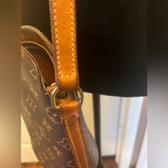 Vintage Louis Vuitton Monogram Canvas Cross Body Bag - Picture 2 of 15